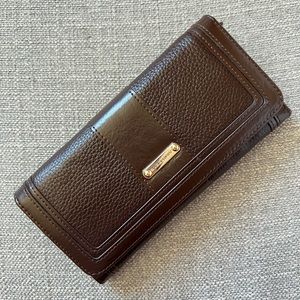 burberry pebbled leather wallet